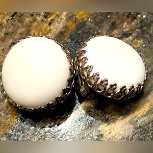 MIRIAM HASKELL WHITE MILK GLASS SILVER DOG TOOTH PRONGS BUTTON CLIP EARRINGS